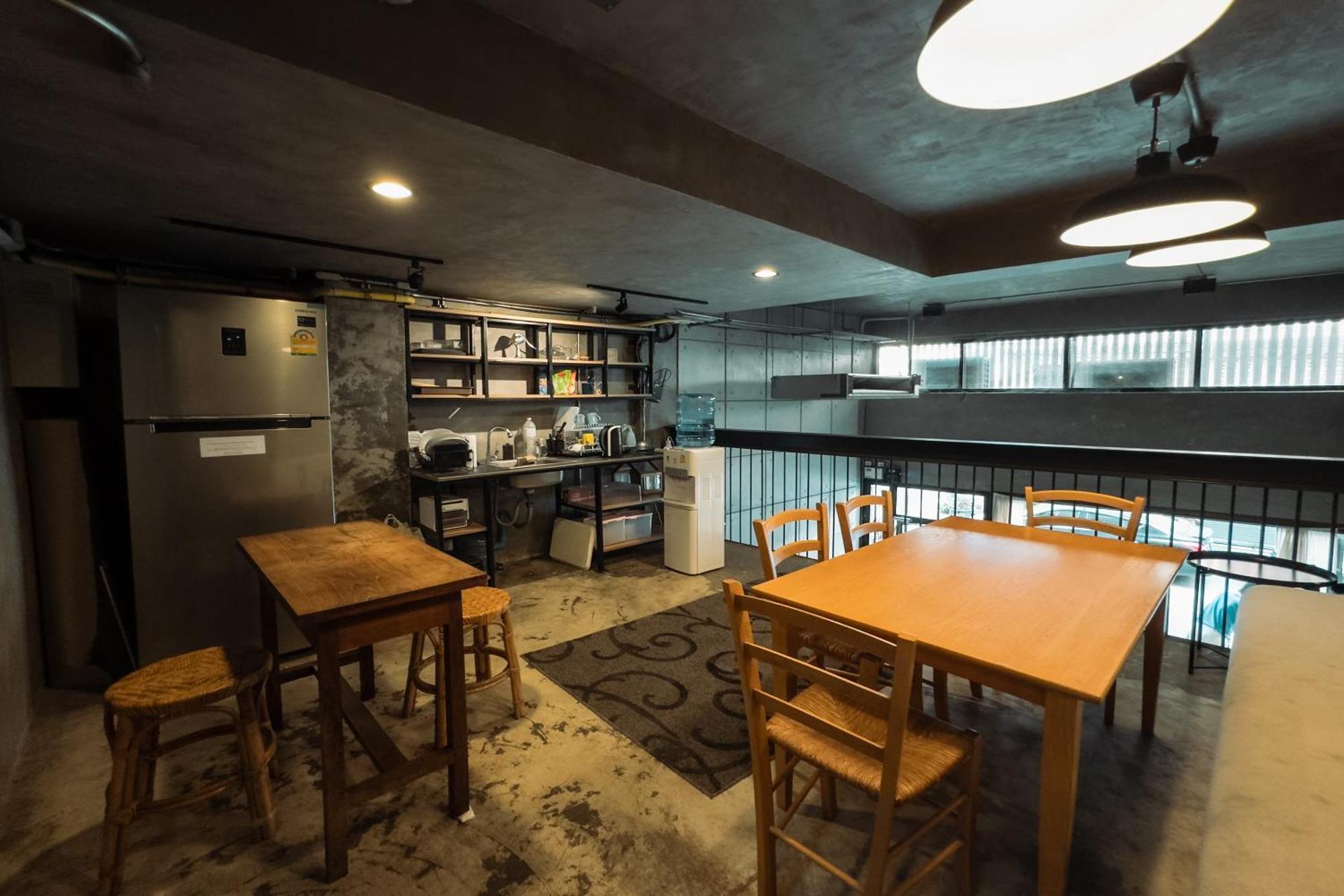 Once In A Blue Moon Cafe And Hostel Chiang Mai Exterior photo