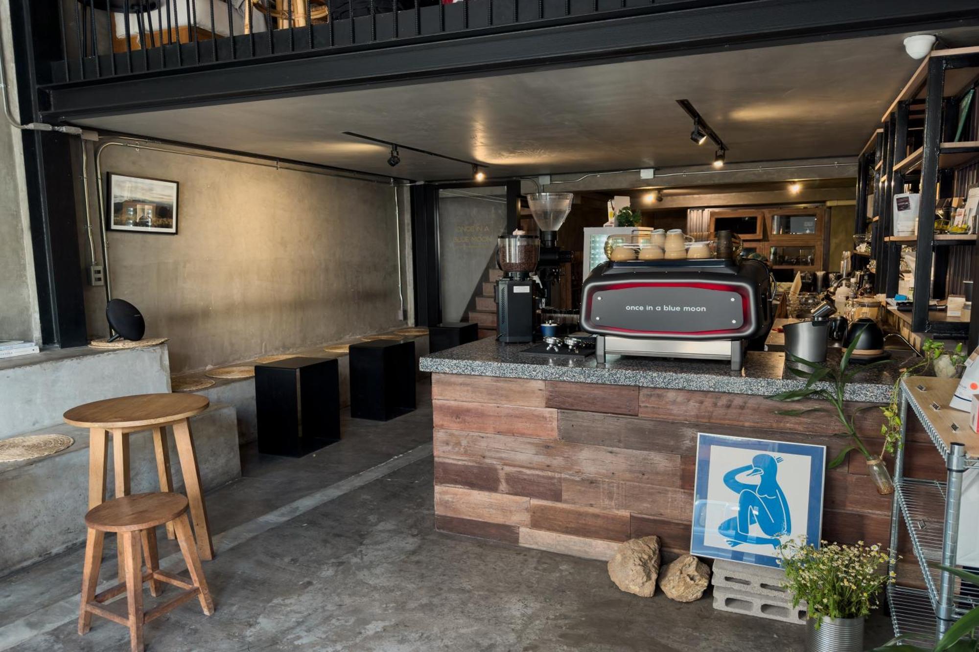 Once In A Blue Moon Cafe And Hostel Chiang Mai Exterior photo