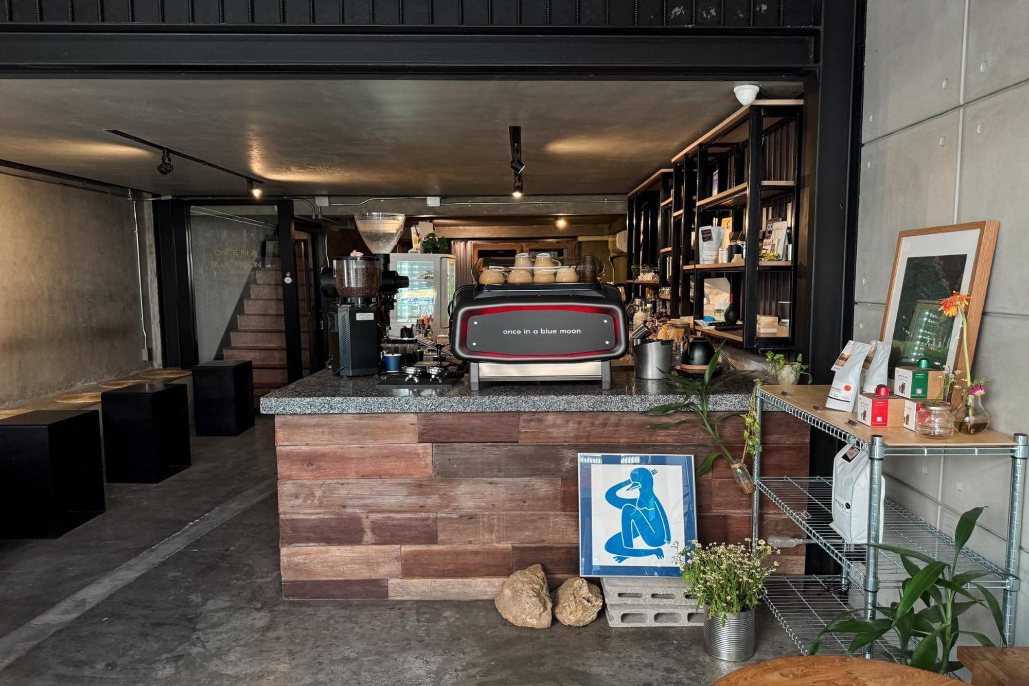 Once In A Blue Moon Cafe And Hostel Chiang Mai Exterior photo